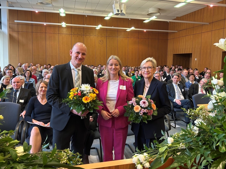 Justizministerin Dr. Kathrin Wahlmann führt Jan-Michael Seidel in das Amt des Präsidenten des Landgerichts Hildesheim ein und verabschiedet dessen Vorgängerin Dr. Britta Knüllig-Dingeldey in den Ruhestand